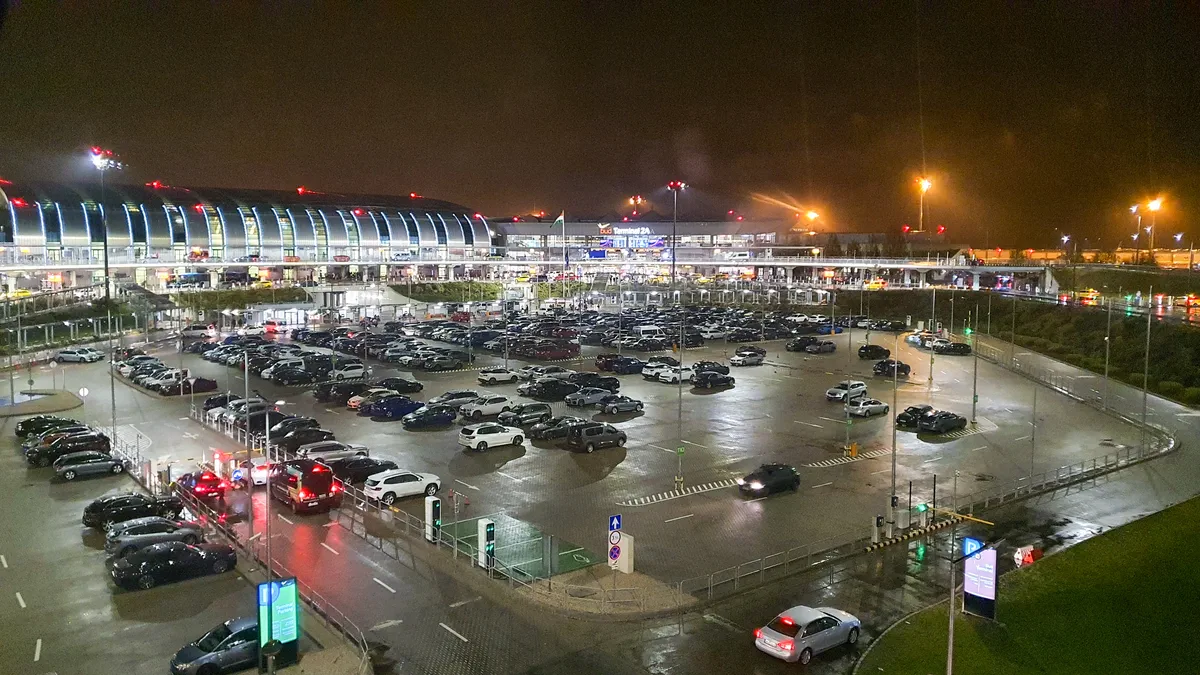 Budapest repülőtér - látvány a Tribe hotelból